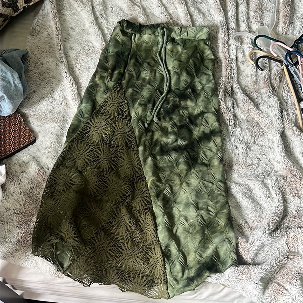 Chic Green Lace and Satin Skirt
